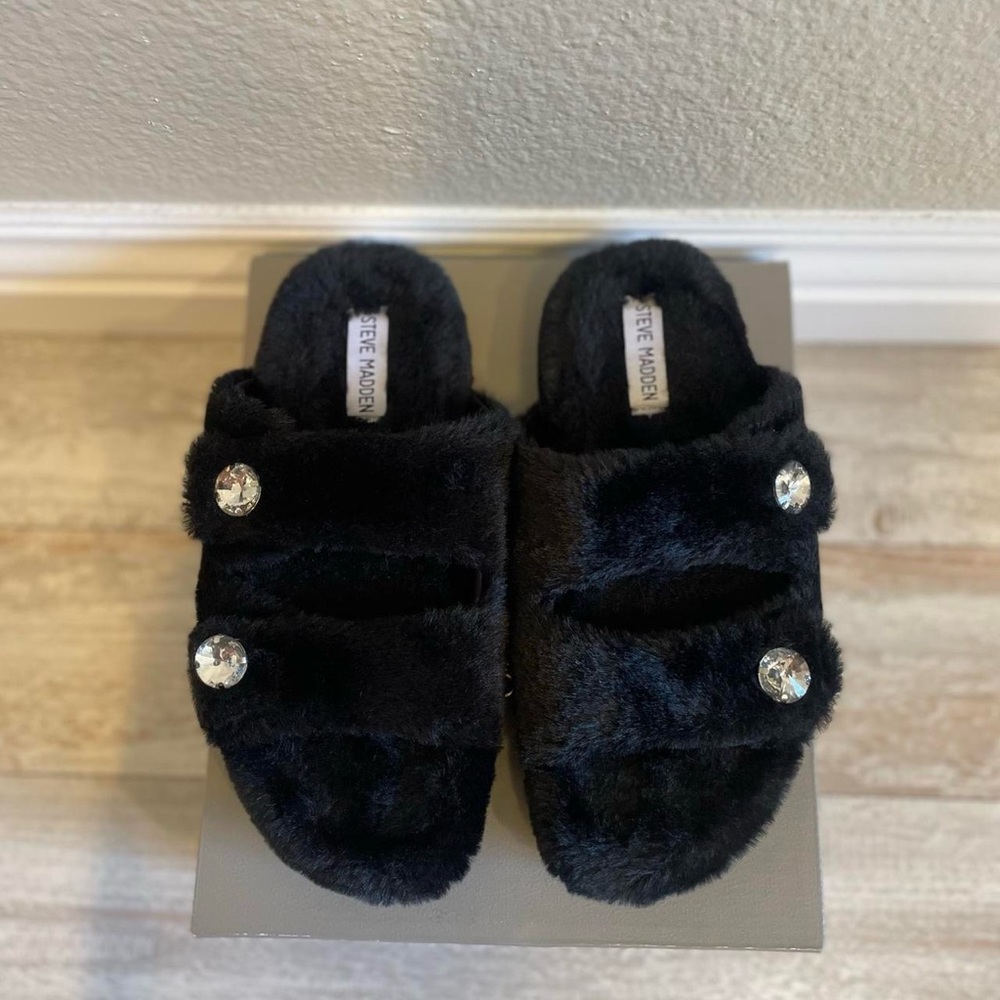 Steve Madden Fuzzy Slides✨